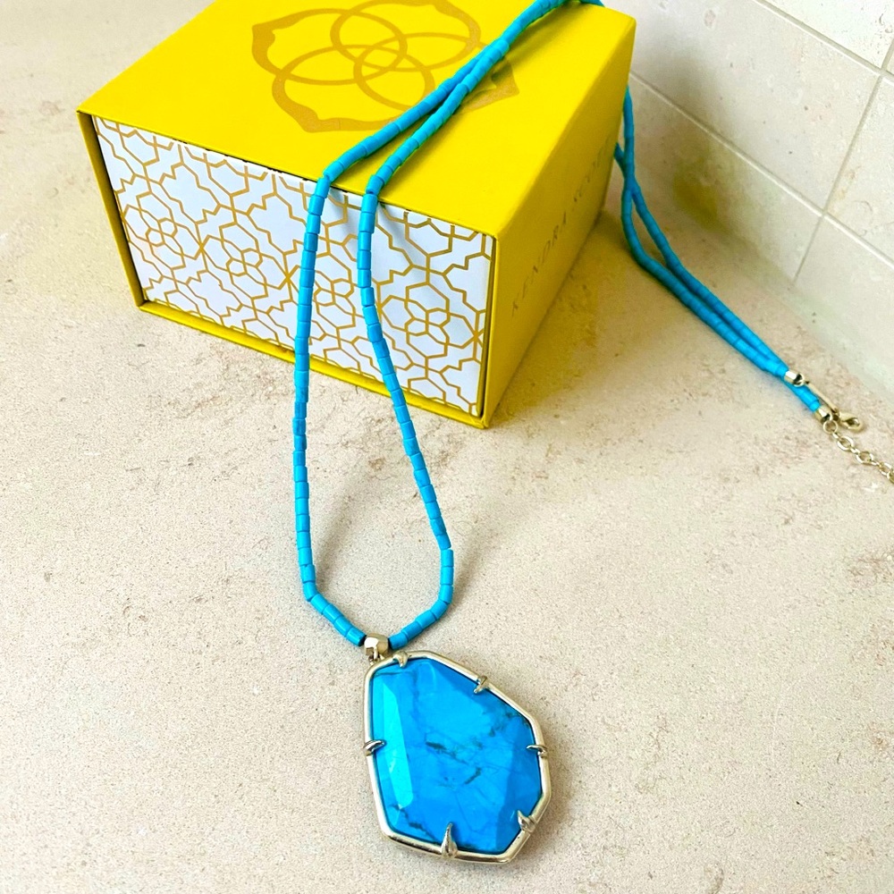 Striking bold Kendra Scott necklace